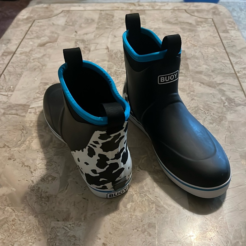Like New Buoy Women’s Rain Boots Cow Print Size 10
